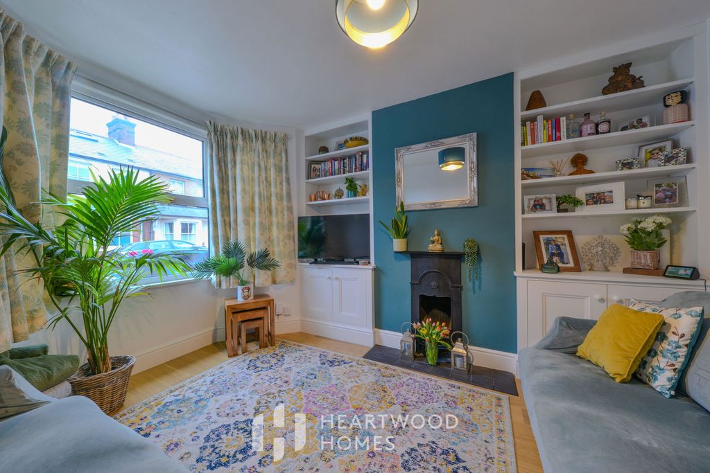 Property photo 1 of 17