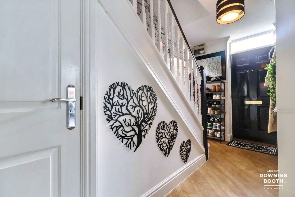 Property photo 3 of 49