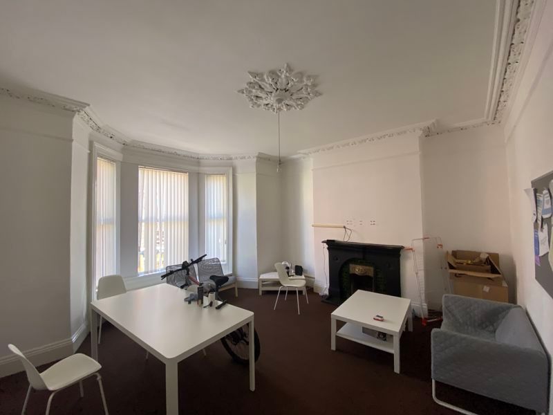 Property photo 2 of 11 Lounge