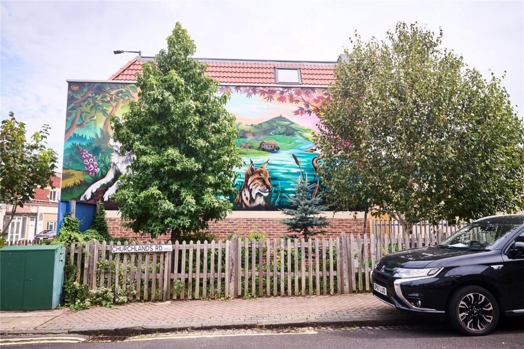 Property photo 2 of 12 Charming Terraced House With A Vibrant Mural On Th...