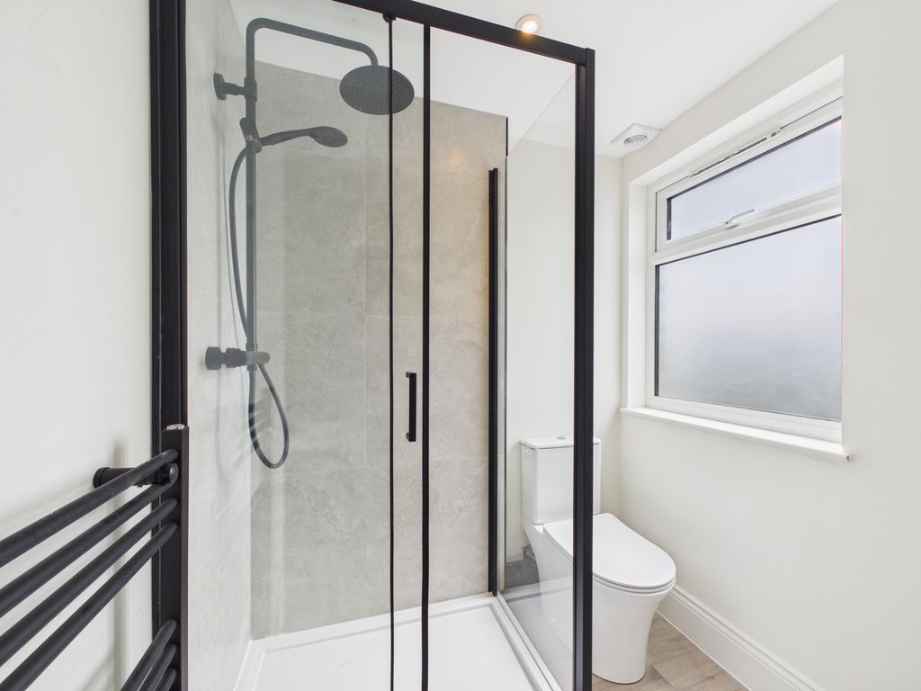 Property photo 3 of 7 Room 6 Ensuite