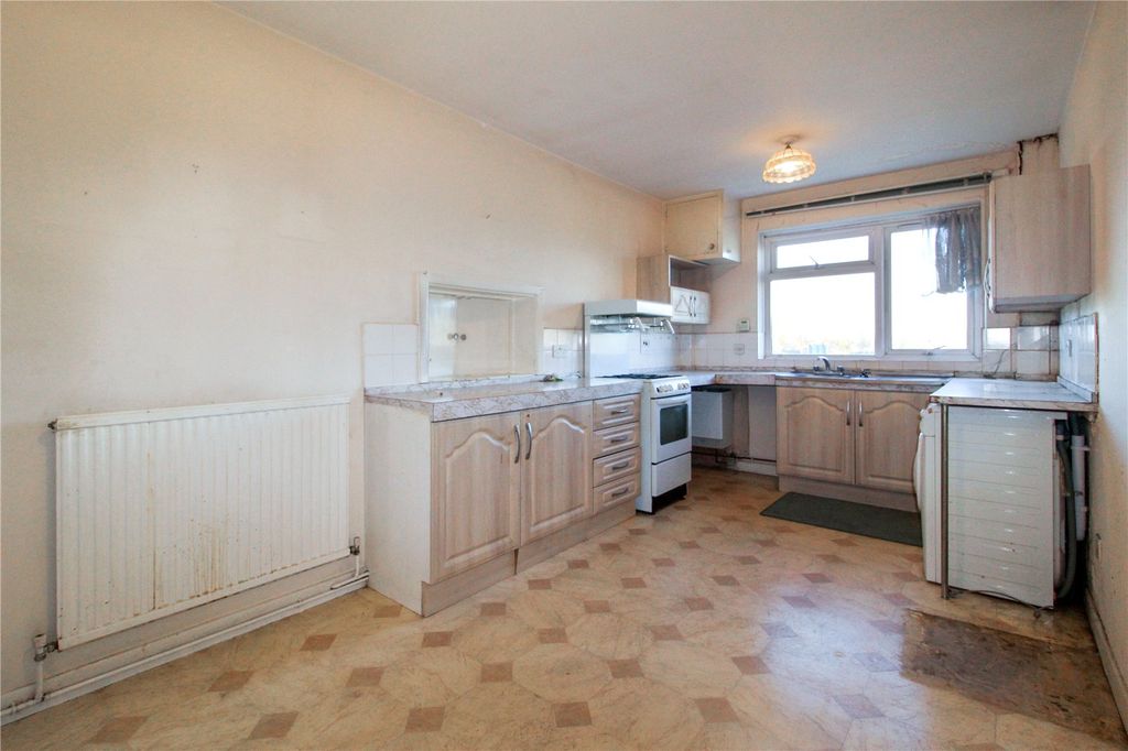 Property photo 3 of 14 Picture No. 12