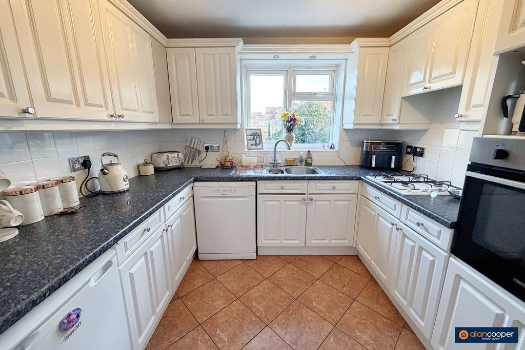 Property photo 3 of 15 4294434