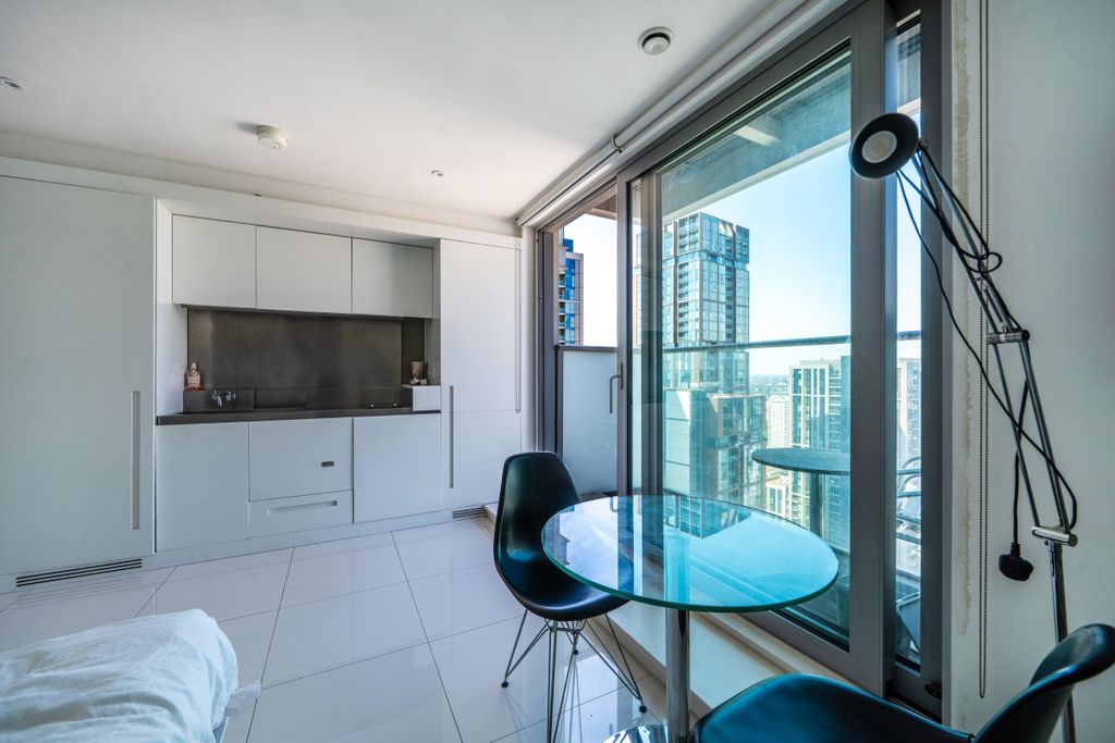 Property photo 1 of 15 1319929-10-687101...