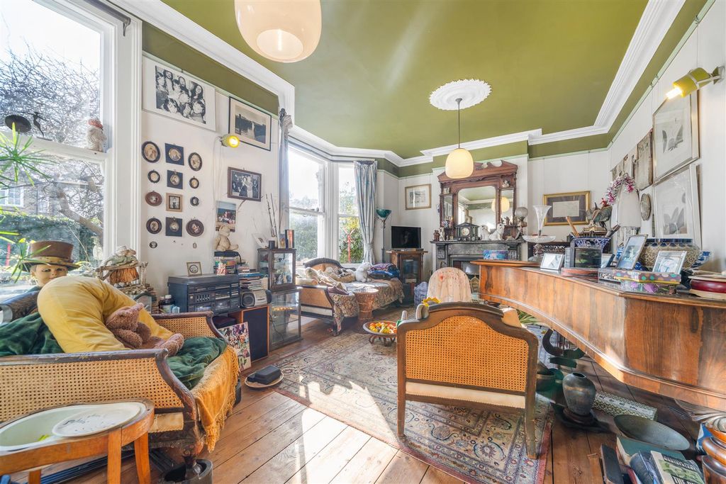 Property photo 2 of 20 Slaithwaite Road-18.Jpg