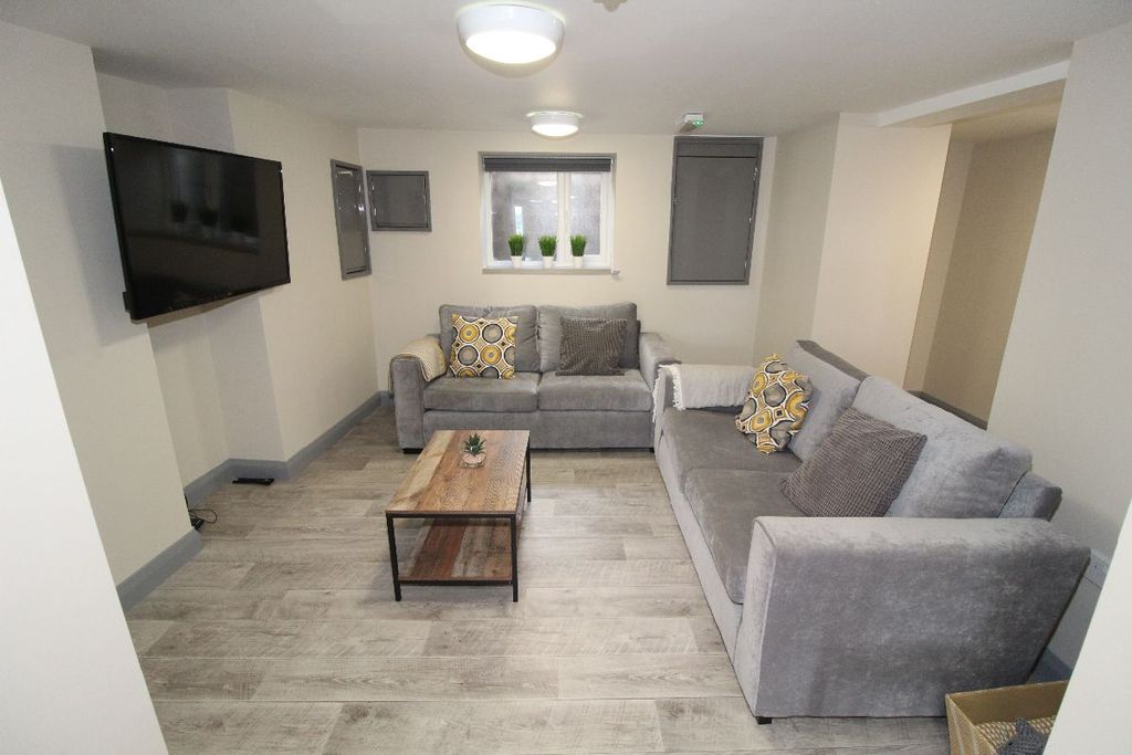 Property photo 2 of 26