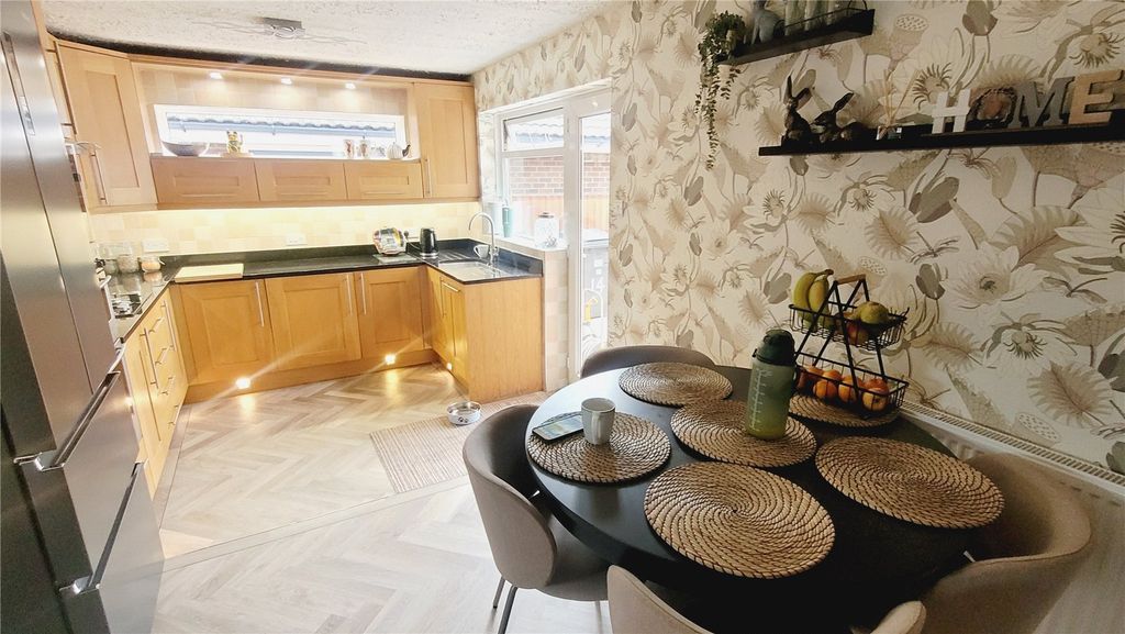 Property photo 3 of 12 Kitchen Diner