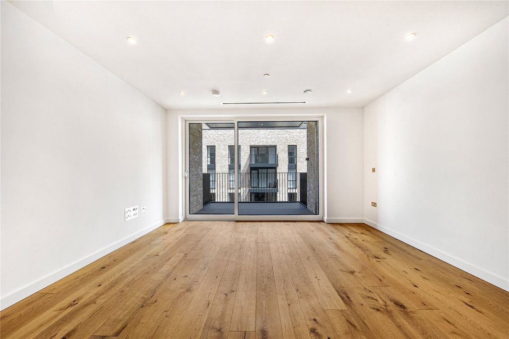 Property photo 2 of 15 Reception Room