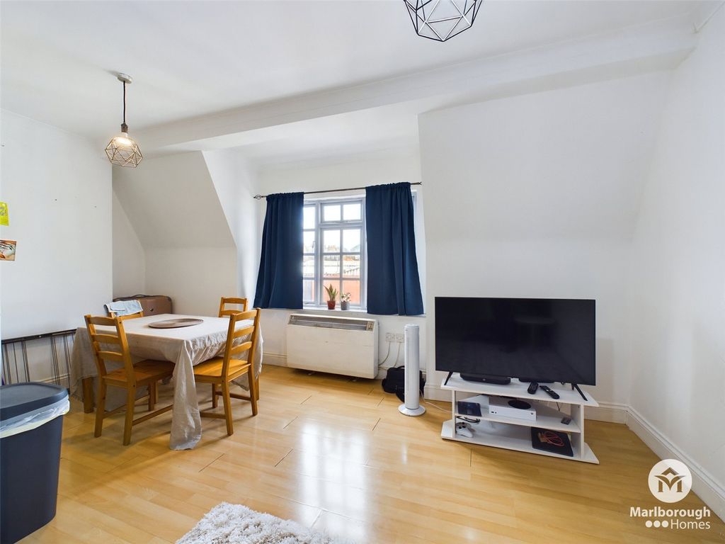 Property photo 2 of 14 Brick Lane E1