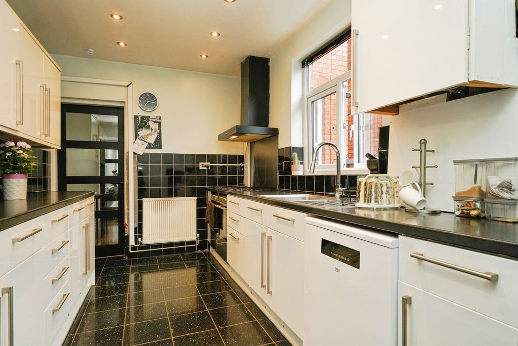 Property photo 2 of 17 Kitchen
