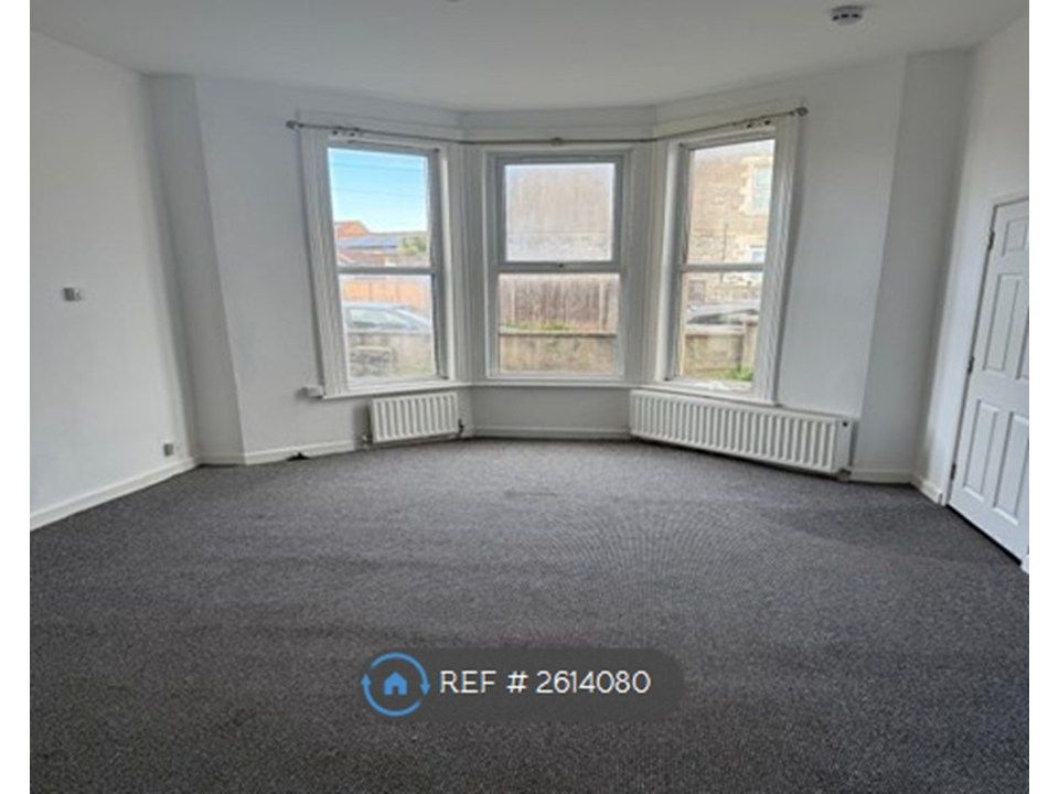 Property photo 3 of 12 Lounge