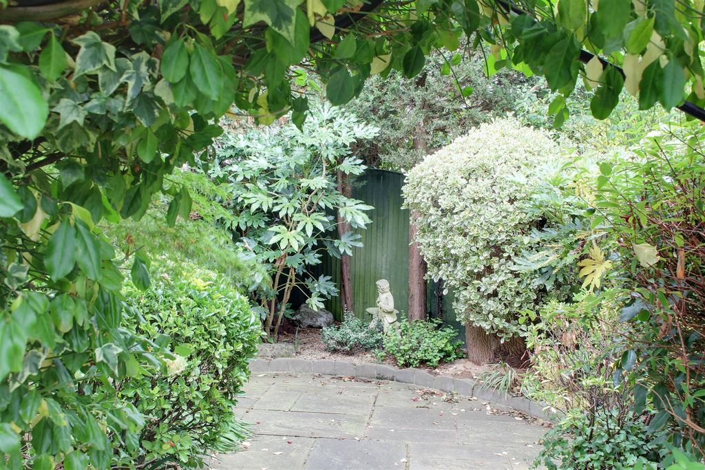 Additional image 30 of 4 bed detached house for saleBrookmans Avenue, Brookmans Park AL9