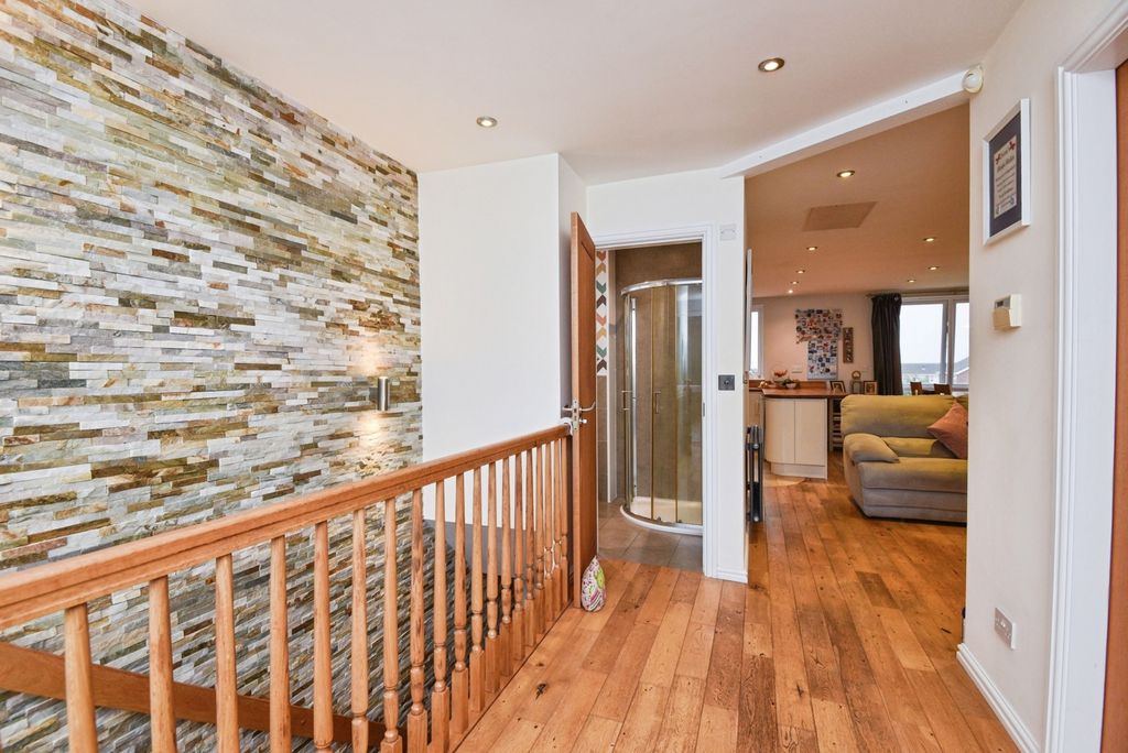 Property photo 3 of 17 Photo