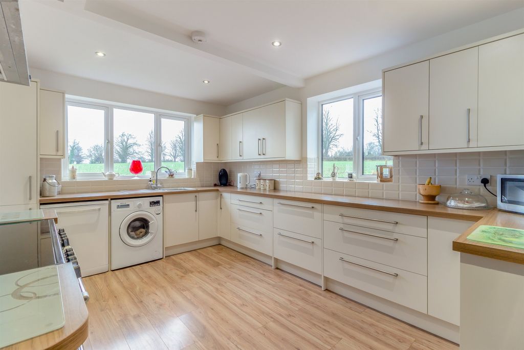 Property photo 2 of 33