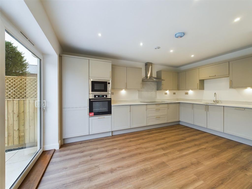 Property photo 3 of 21 Cam02541G0-Pr0312-Still007.Jpg