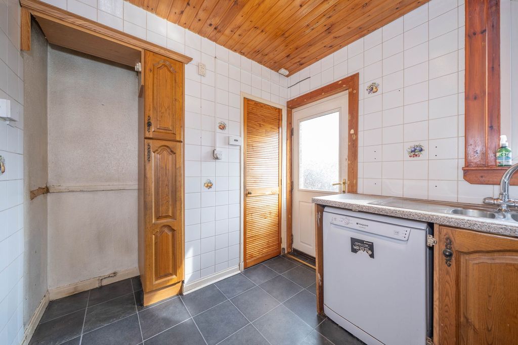 Property photo 2 of 28 Kitchen