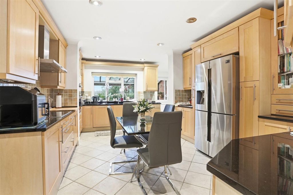 Property photo 3 of 29 1616323010 - 15.Jpg