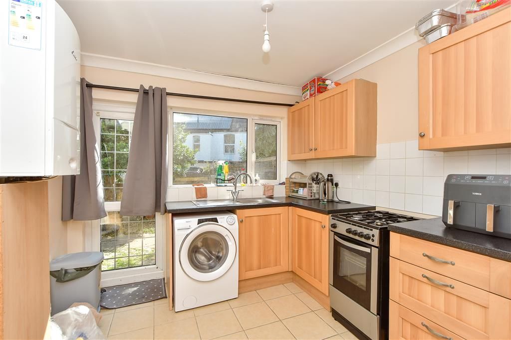 Property photo 2 of 7 Kitchen