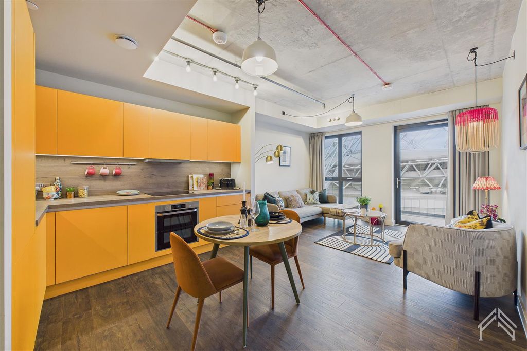 Property photo 1 of 8 Cam02700G0-Pr0424-Still008.Jpg