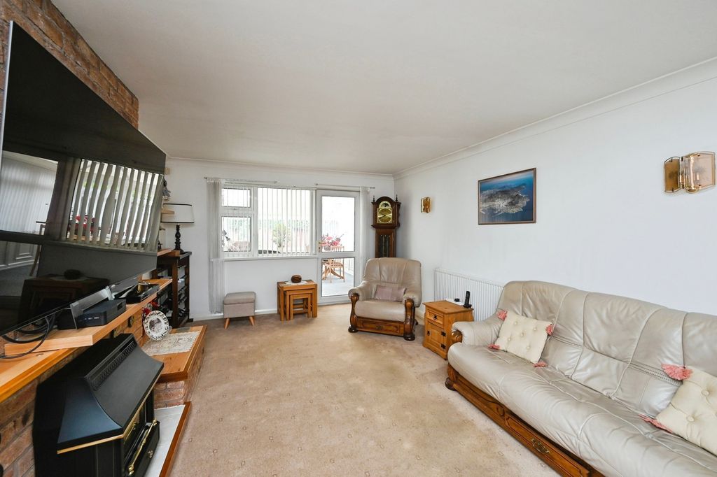 Property photo 3 of 19 Photo- Lounge