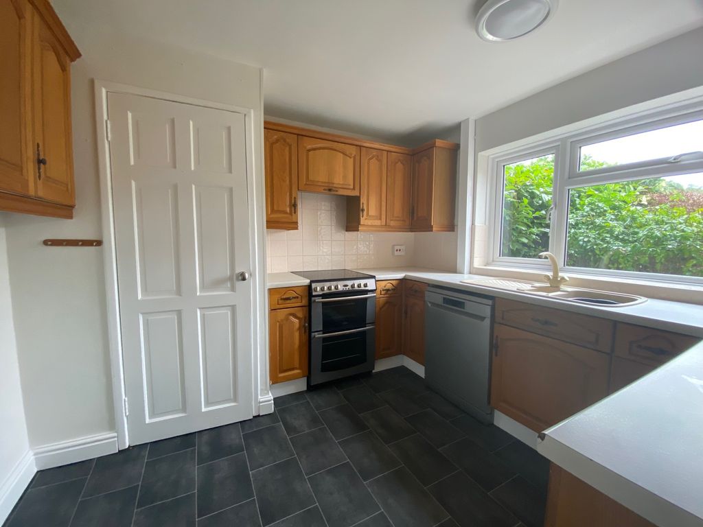 Property photo 2 of 9 Kitchen