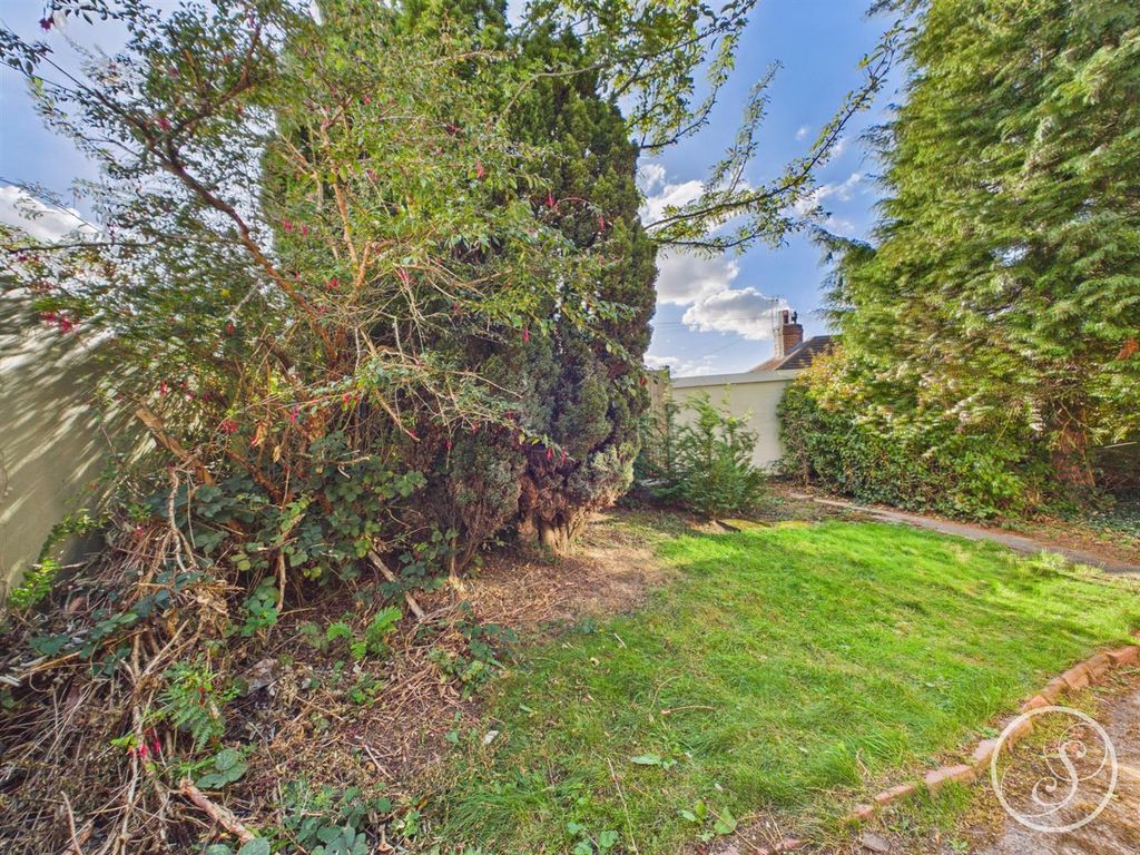 Property photo 2 of 11 External