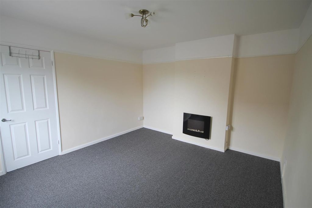 Property photo 2 of 13 Fr Lounge.Jpg