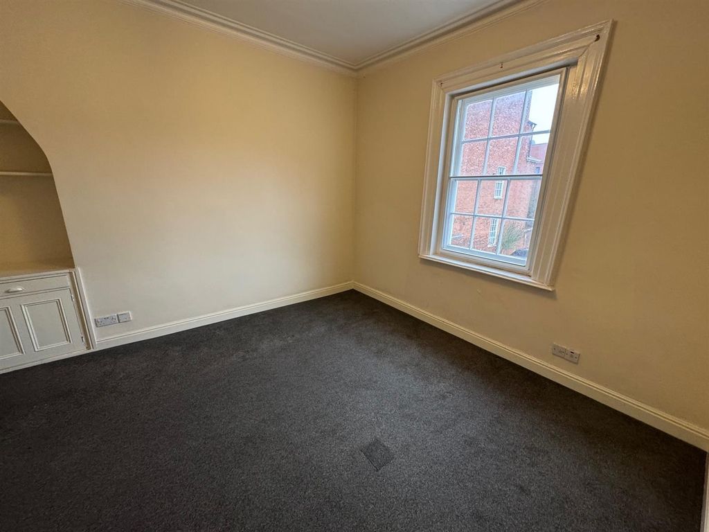 Property photo 3 of 8 Lounge