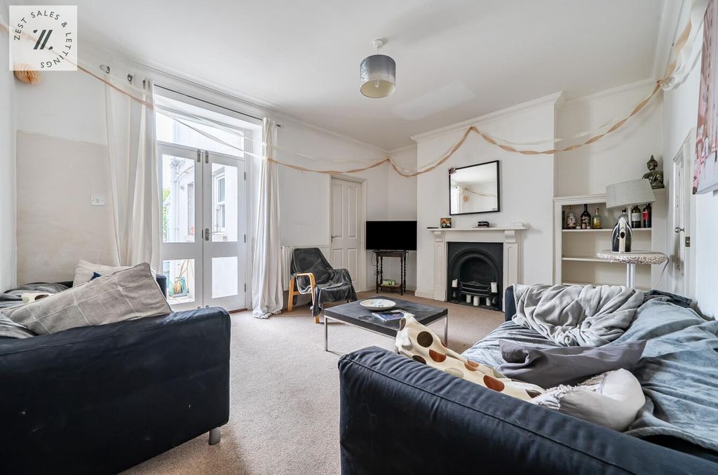 Property photo 2 of 17 6B8F6Cae-A8E3-4952-8400-c9d4Cb0Aa2Ca.Jpg