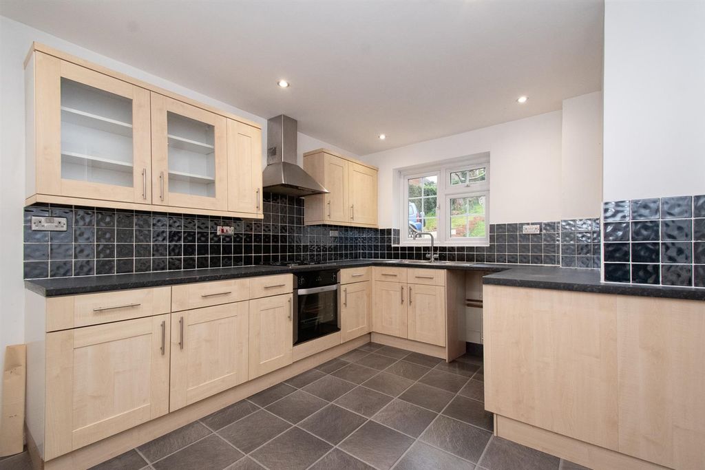 Property photo 3 of 12 Kitchen