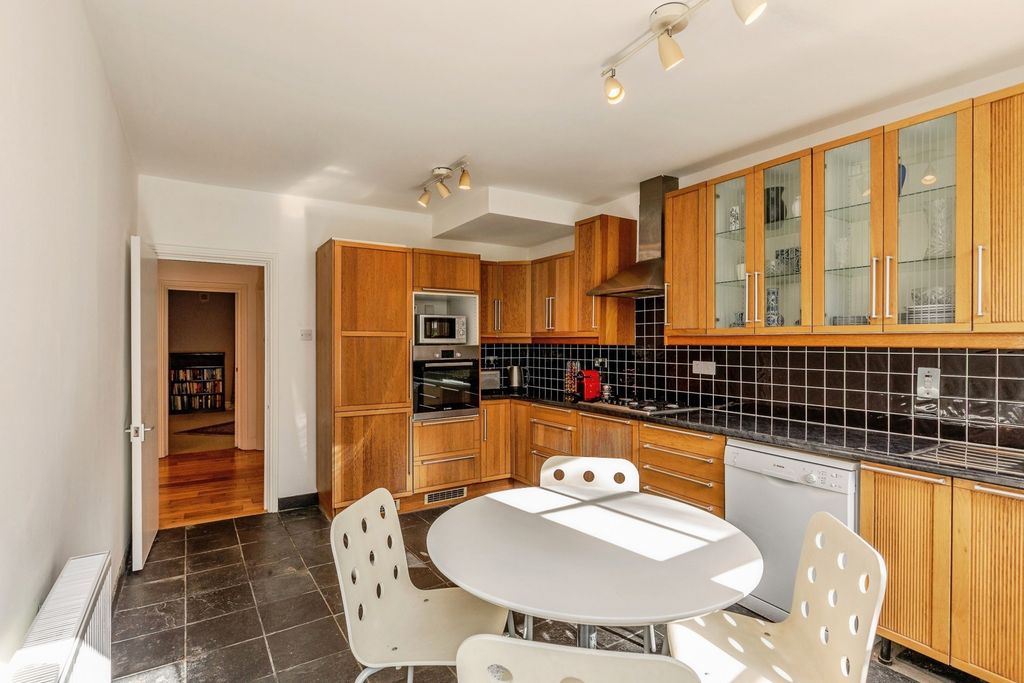 Property photo 3 of 17 Photo