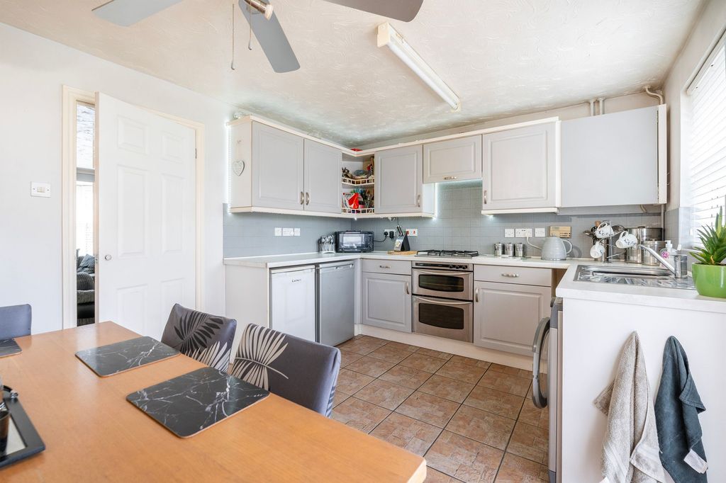 Property photo 3 of 19