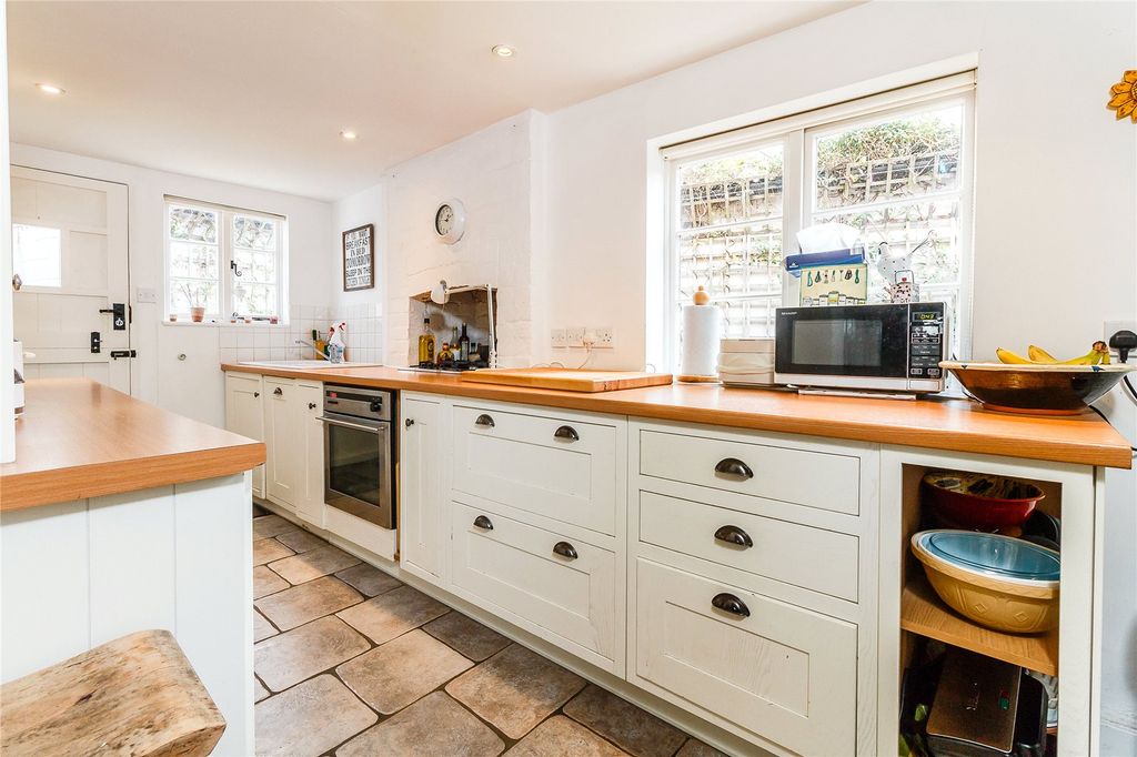 Property photo 2 of 17 Kitchen