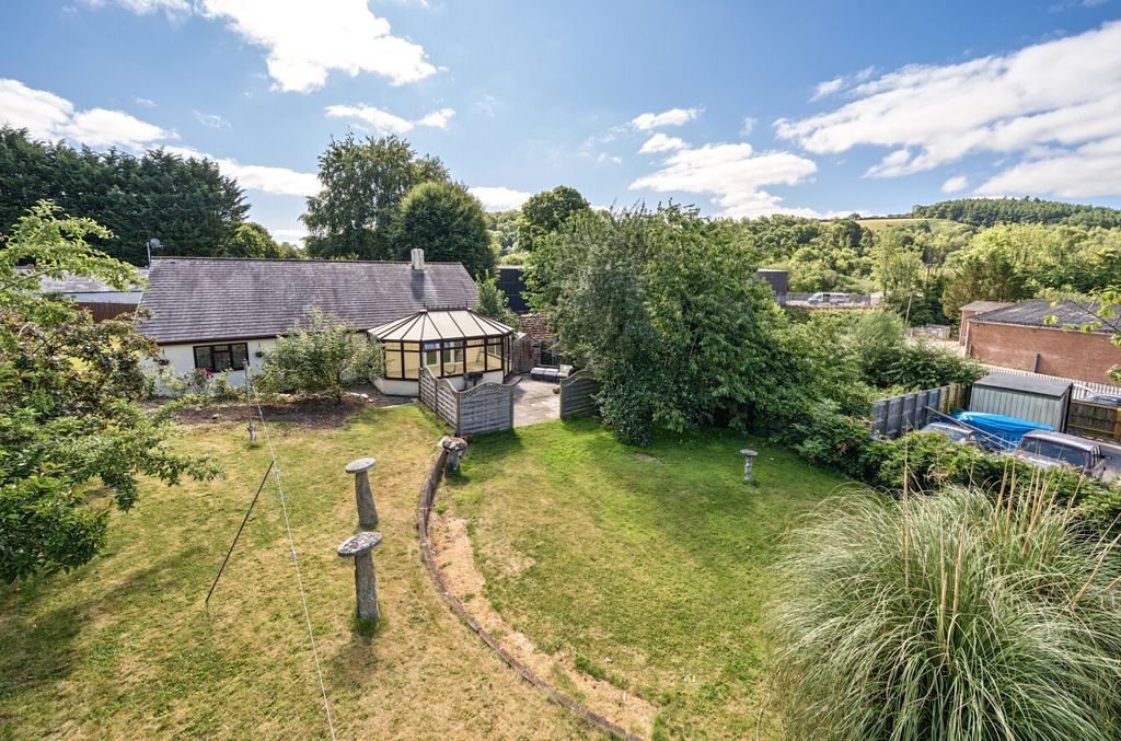 Property photo 3 of 24 Bampton, Seddons