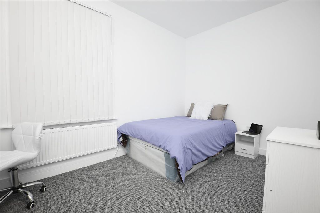 Property photo 2 of 9 Bedroom 3