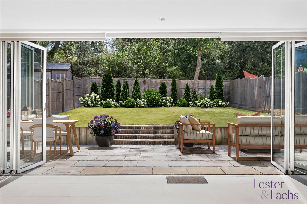 Property photo 2 of 32 Picture No. 06