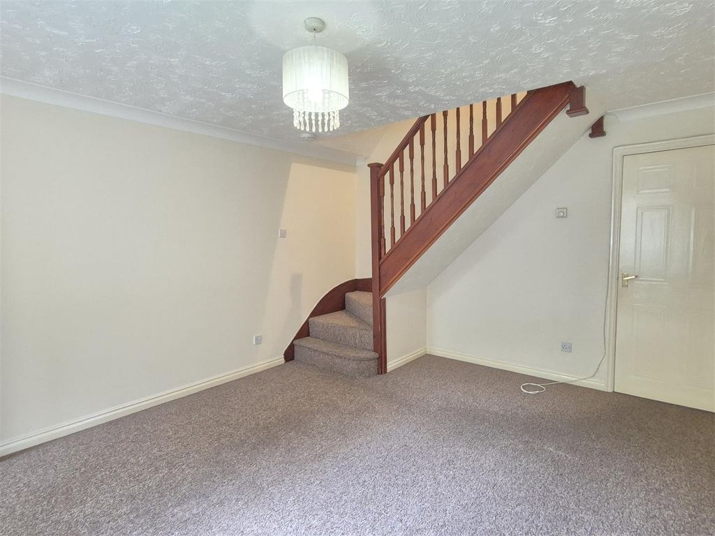 Property photo 3 of 12 Lounge