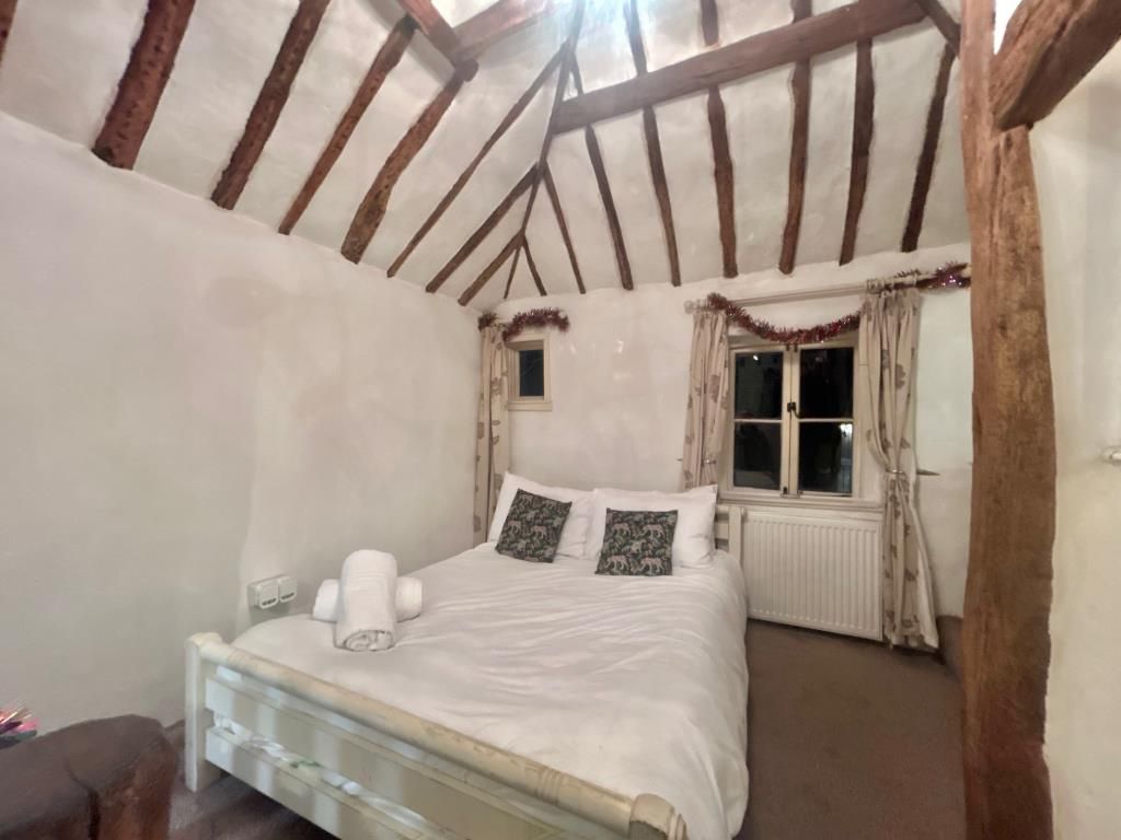 Property photo 2 of 5 Bedroom