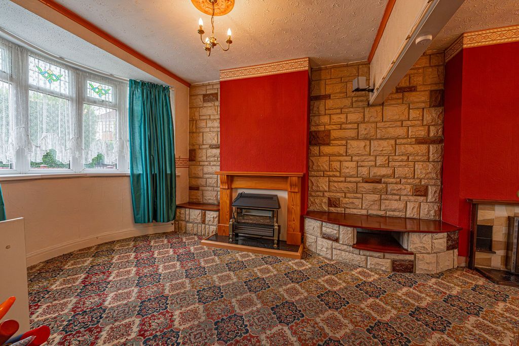 Property photo 3 of 38