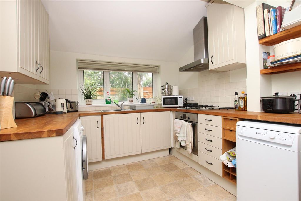 Property photo 3 of 11 Kitchen.Jpg