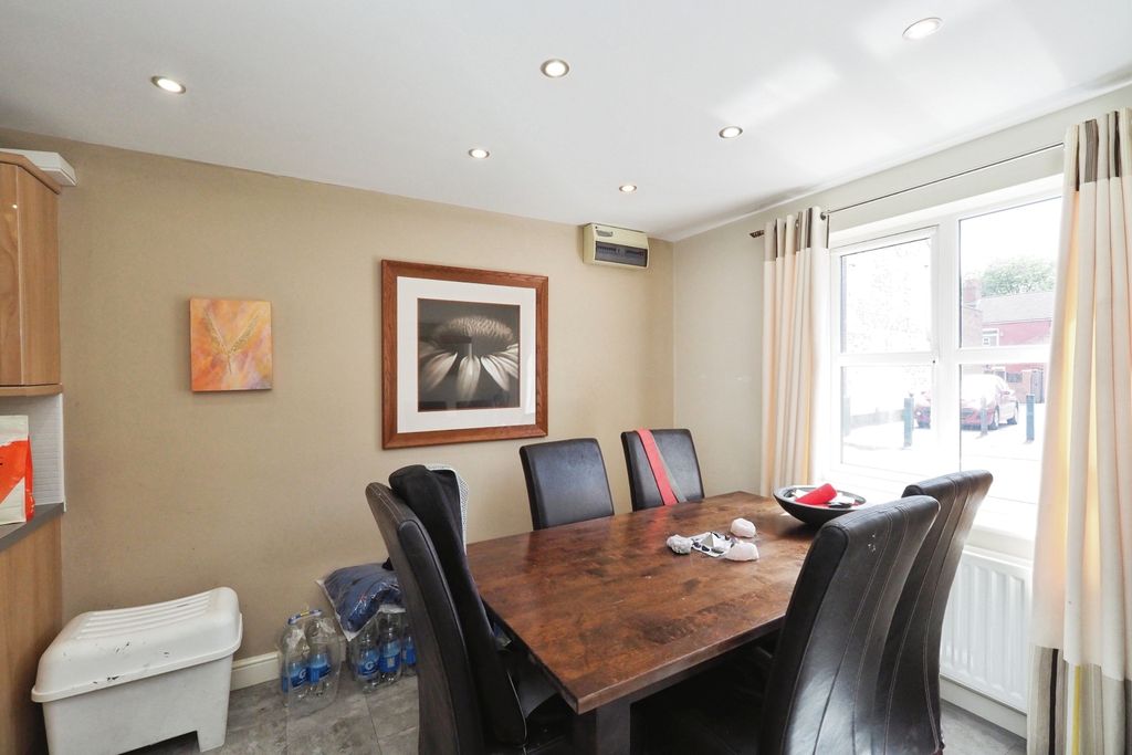 Property photo 2 of 20 Modern And Airy Kitchen Diner