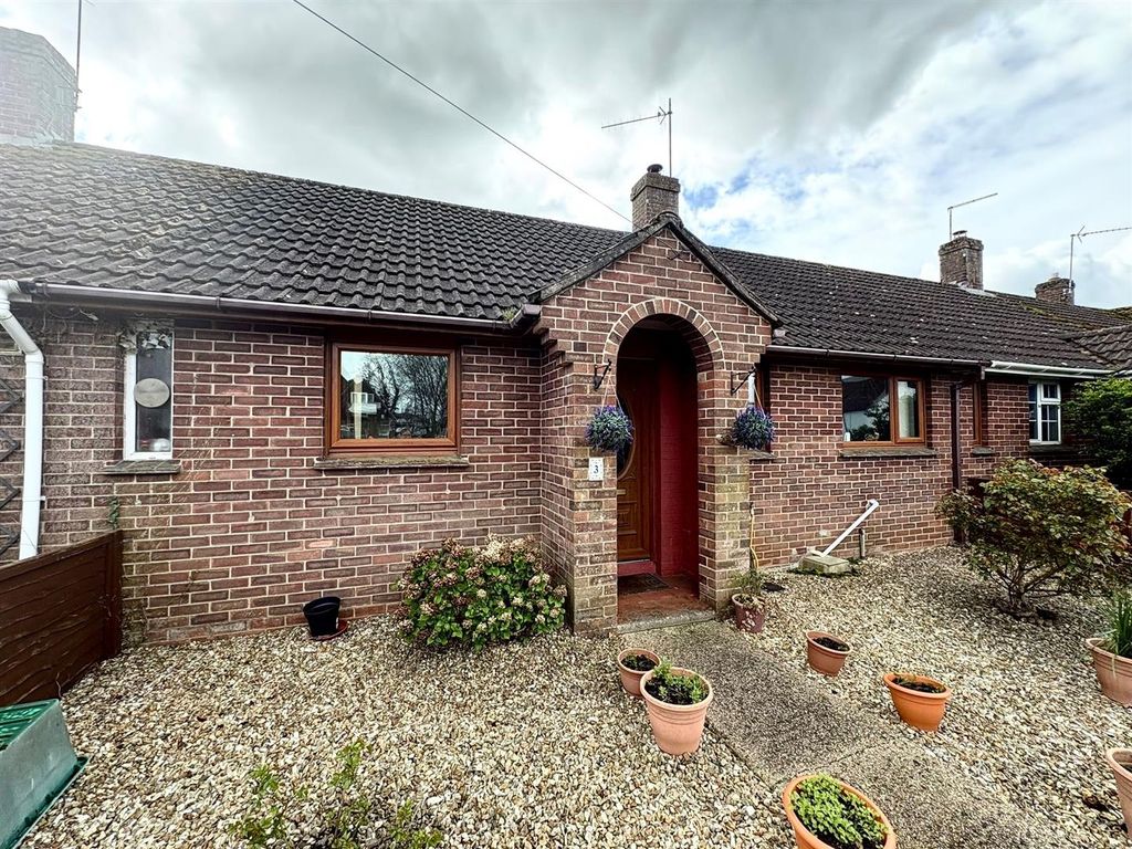 Property photo 1 of 10 Front