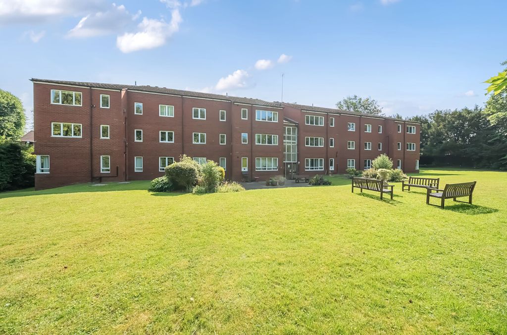 Property photo 1 of 15 Communal Gardens