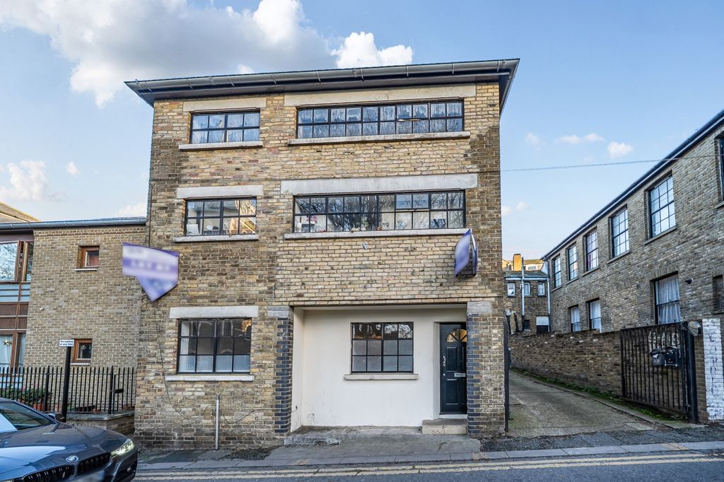 Property photo 1 of 15 External