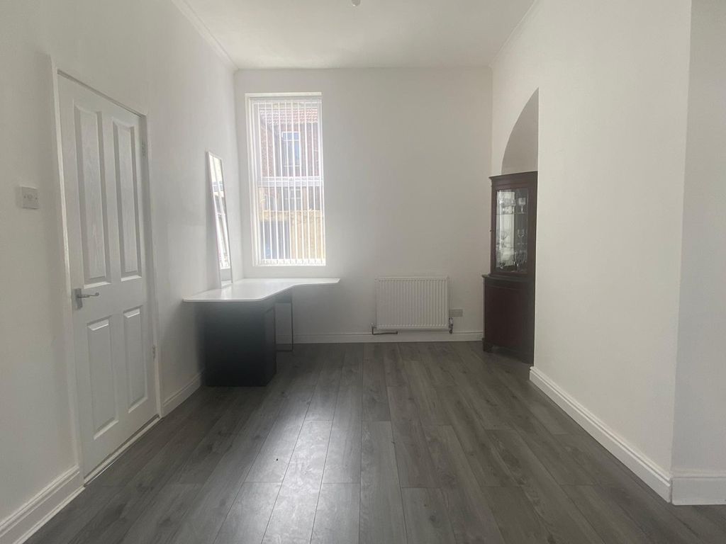 Property photo 3 of 8 Dining Room