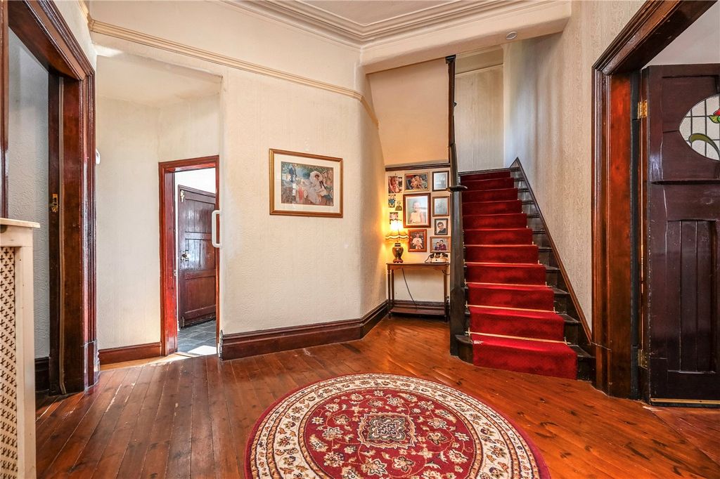 Property photo 3 of 21 Hallway