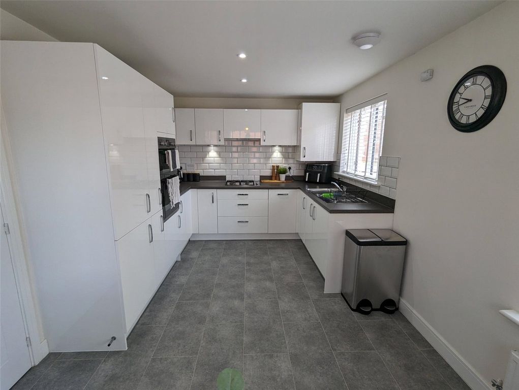 Property photo 3 of 21 Kitchen/Diner