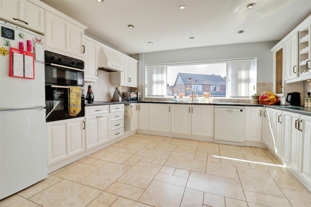 Property photo 3 of 29 74012643-Img_6049-Img_6051.Jpg