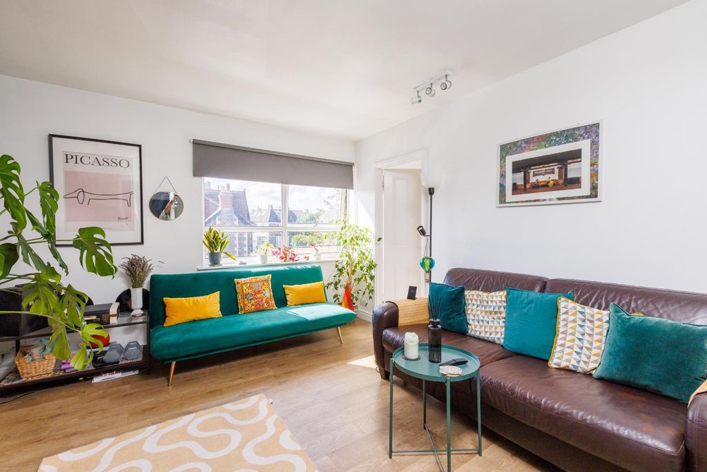 Property photo 3 of 12 5 Holmes Court-2.Jpg