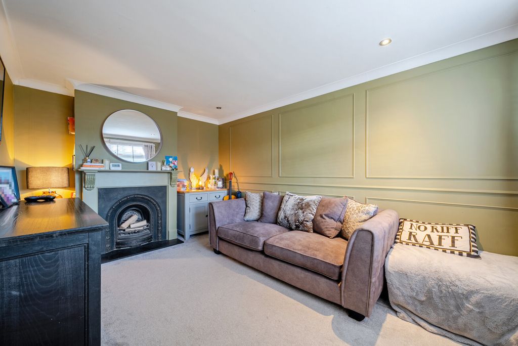 Property photo 3 of 16 Sitting Room